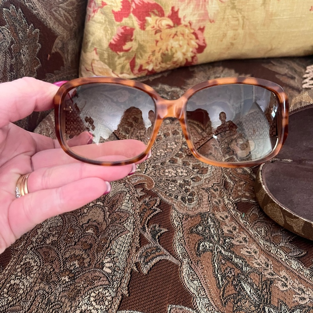 Genuine Coach Woman’s Sunglasses - Picture 4 of 8